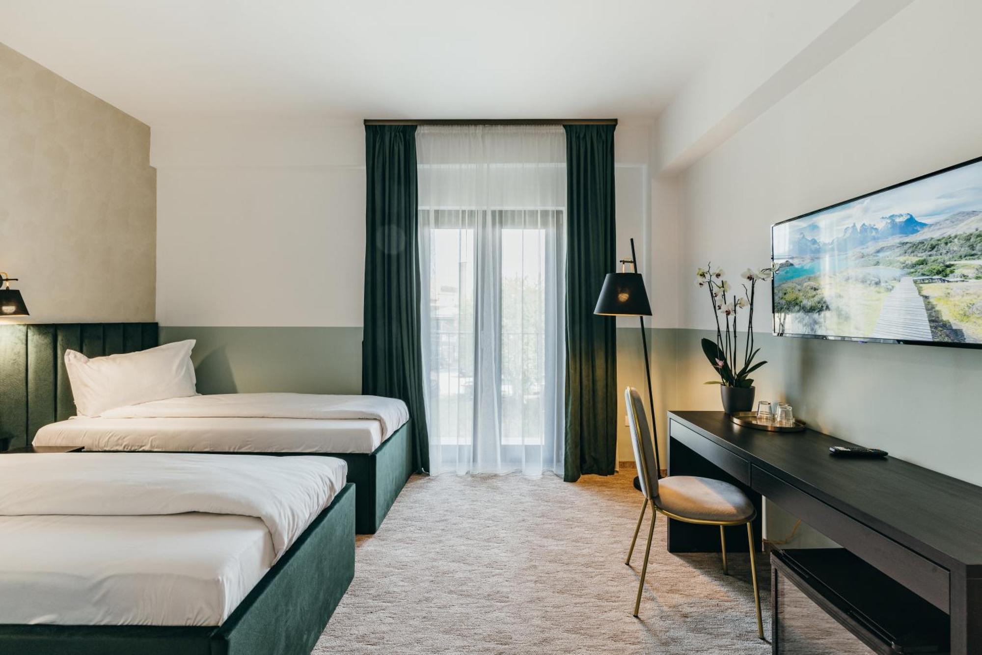 Hotel Agora Mures เตอร์กู-มูเรช ภายนอก รูปภาพ