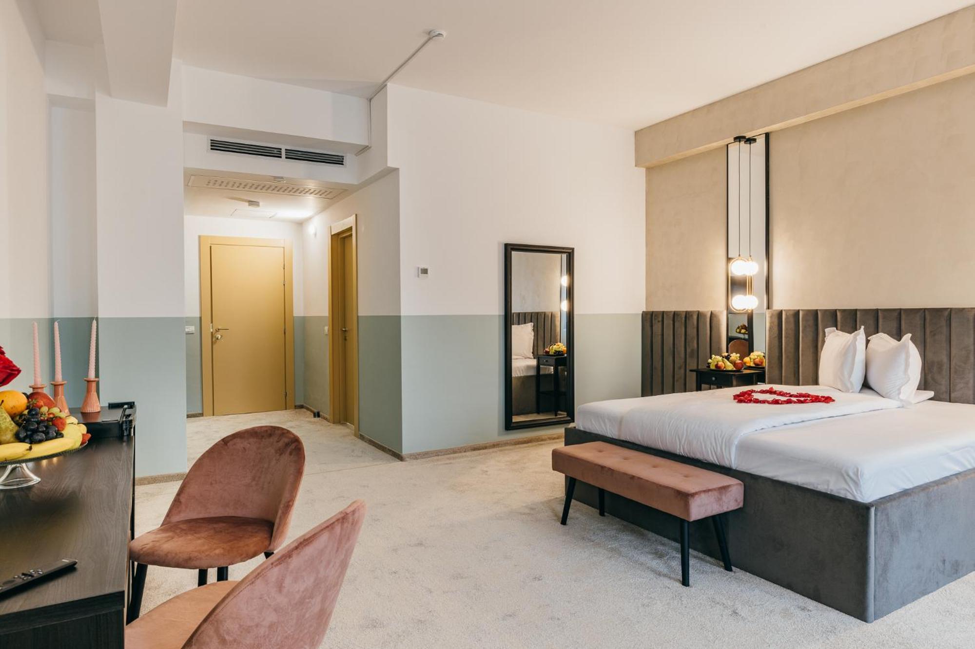 Hotel Agora Mures เตอร์กู-มูเรช ภายนอก รูปภาพ