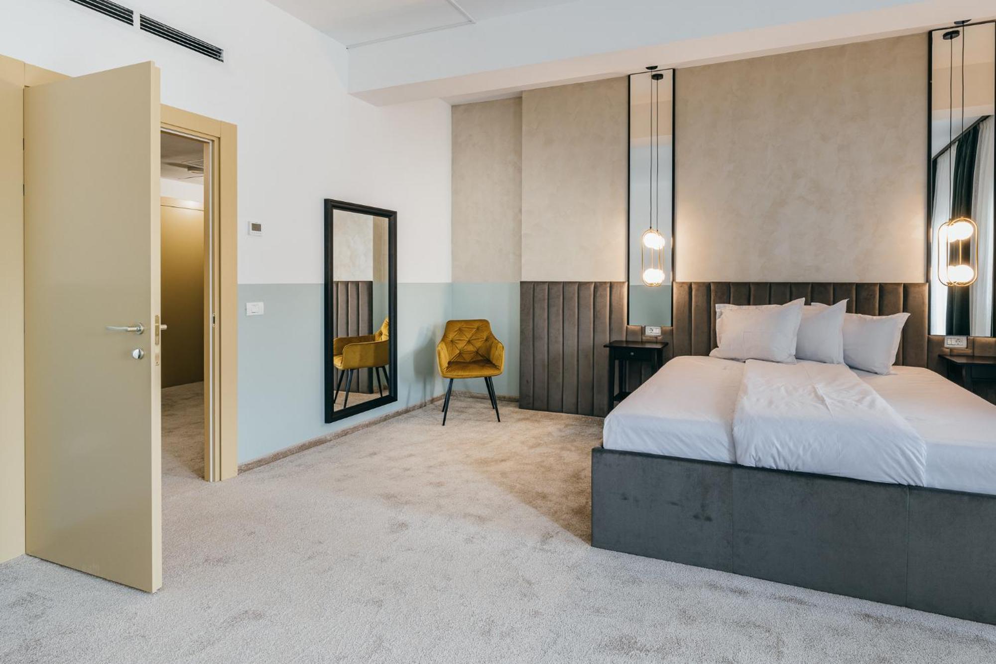 Hotel Agora Mures เตอร์กู-มูเรช ภายนอก รูปภาพ