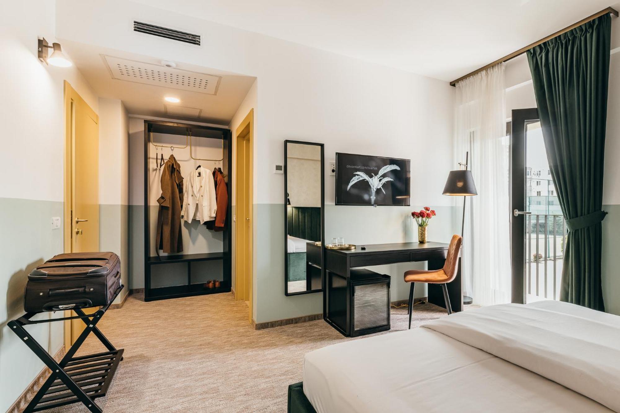 Hotel Agora Mures เตอร์กู-มูเรช ภายนอก รูปภาพ