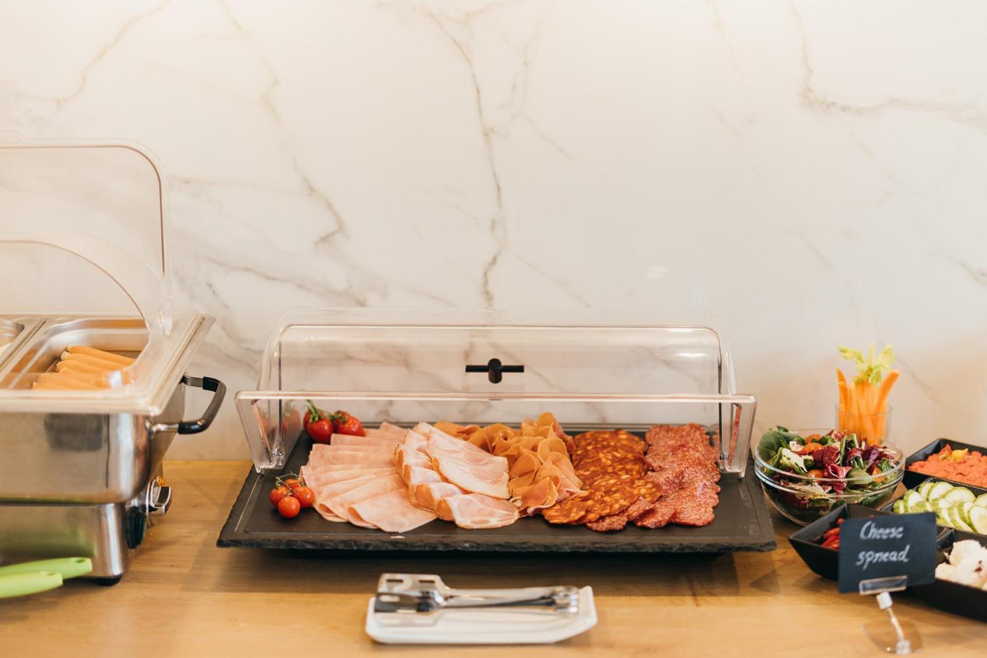 Hotel Agora Mures เตอร์กู-มูเรช ภายนอก รูปภาพ