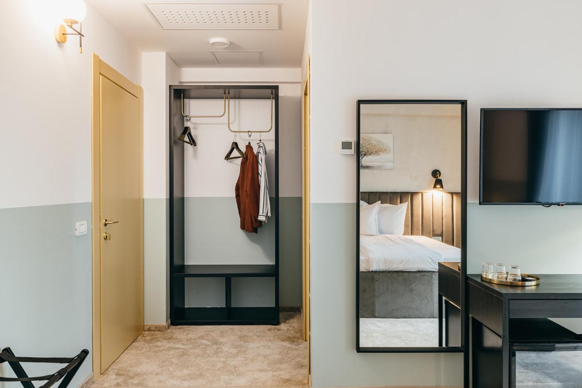 Hotel Agora Mures เตอร์กู-มูเรช ภายนอก รูปภาพ