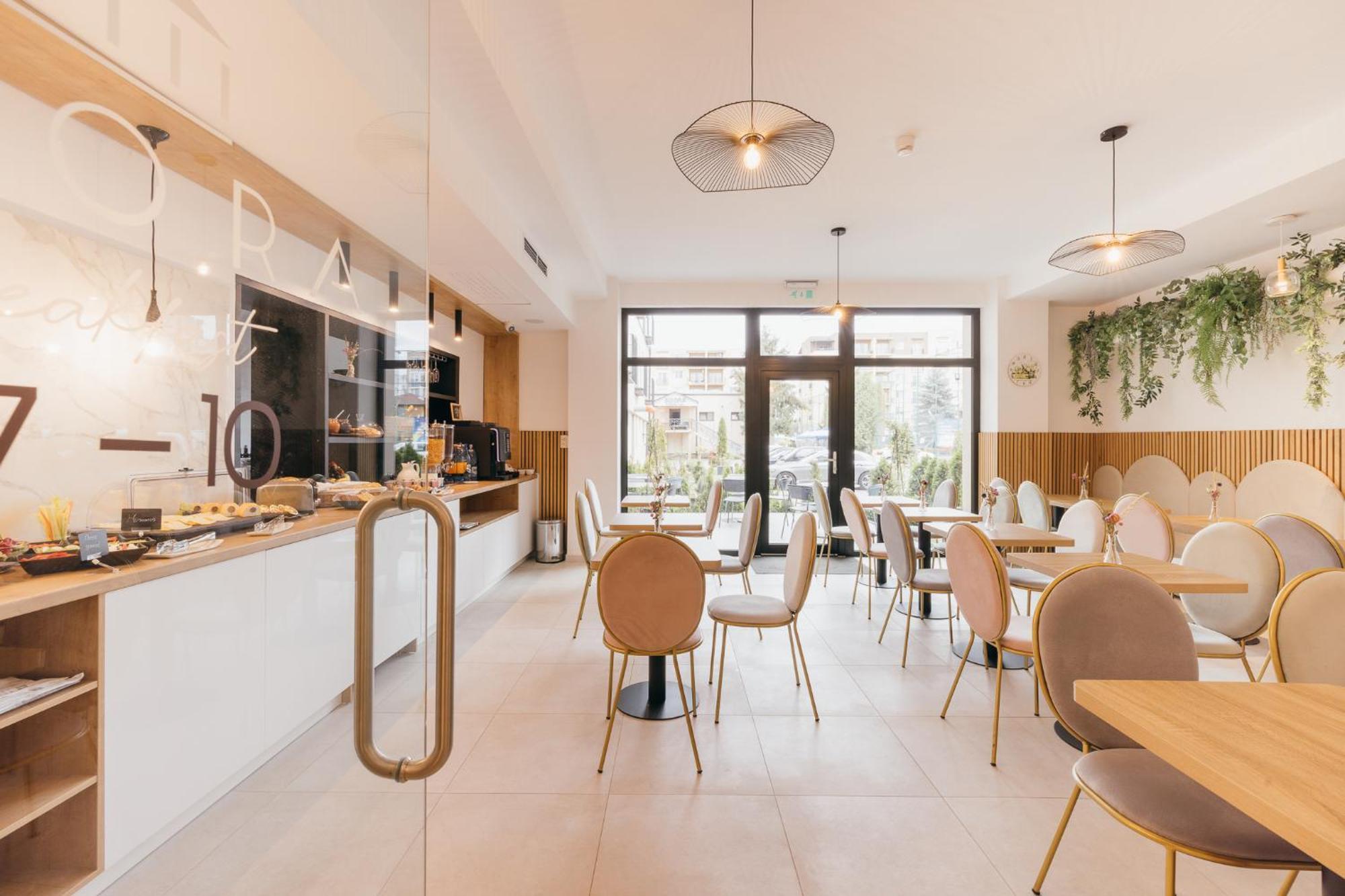 Hotel Agora Mures เตอร์กู-มูเรช ภายนอก รูปภาพ