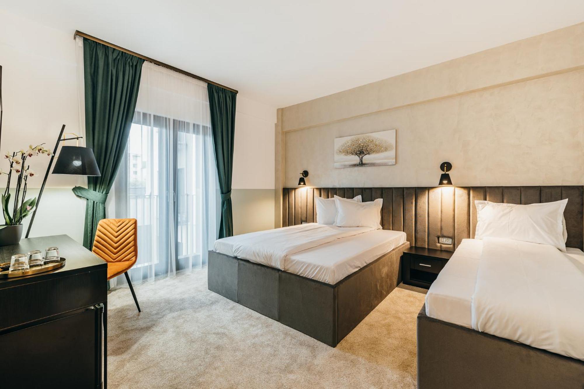 Hotel Agora Mures เตอร์กู-มูเรช ภายนอก รูปภาพ