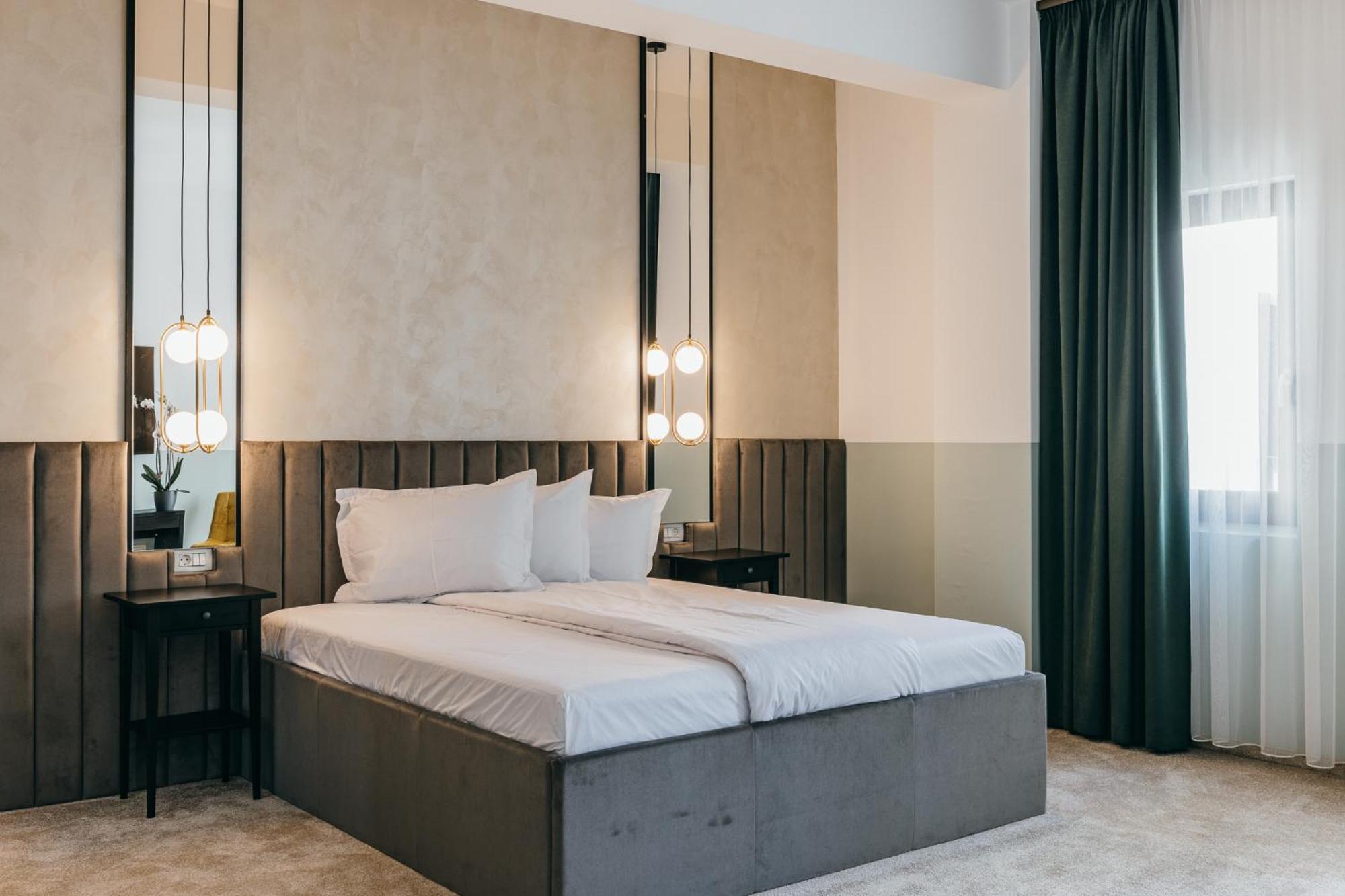 Hotel Agora Mures เตอร์กู-มูเรช ภายนอก รูปภาพ