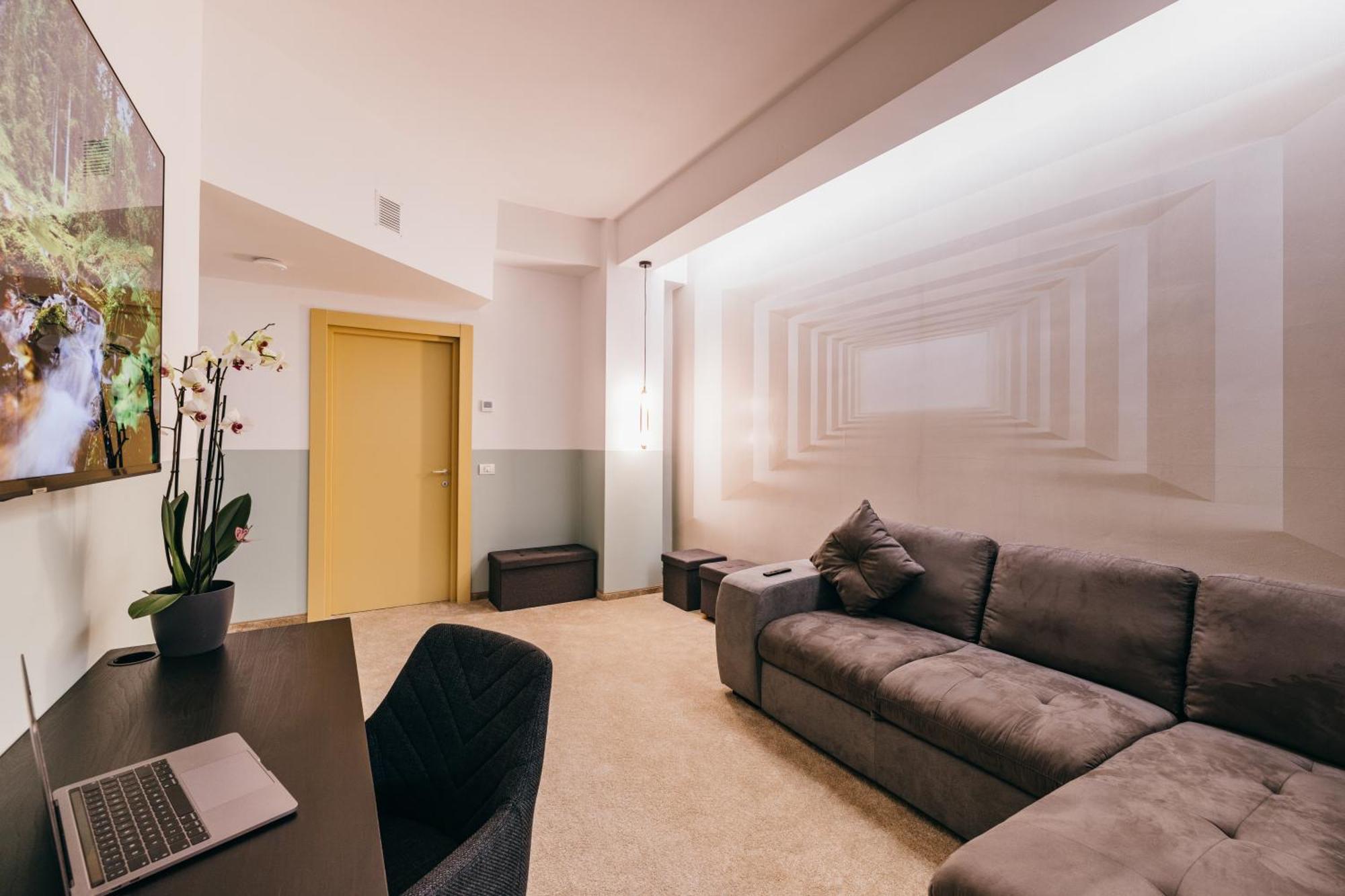 Hotel Agora Mures เตอร์กู-มูเรช ภายนอก รูปภาพ