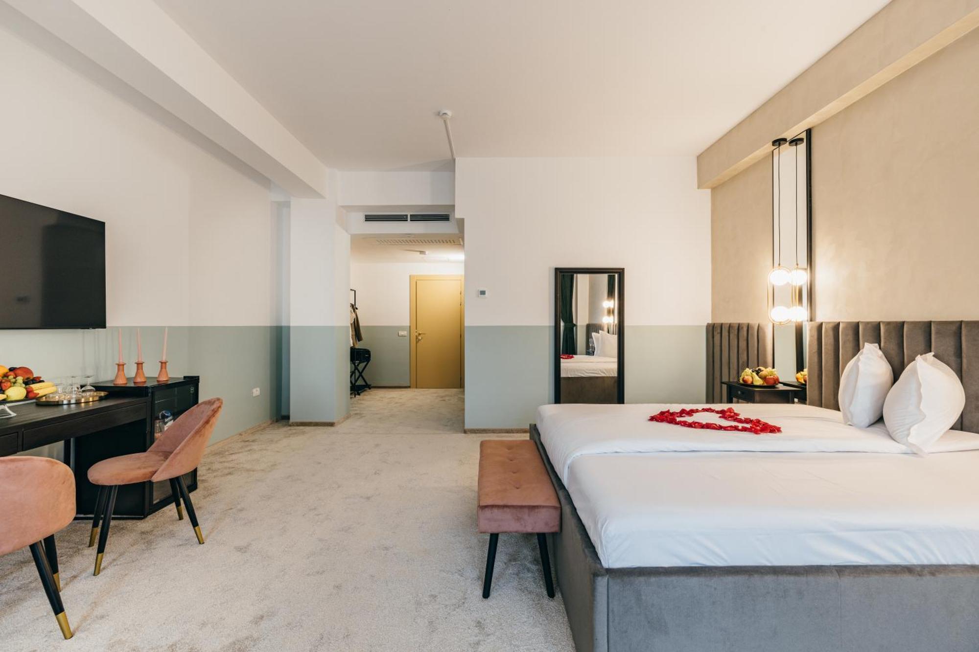 Hotel Agora Mures เตอร์กู-มูเรช ภายนอก รูปภาพ